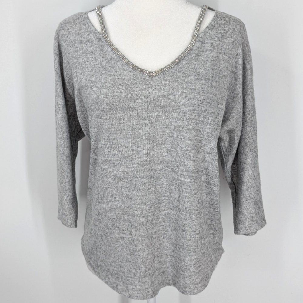 89th & Madison Light Gray Silver Rhinestone Embellished V-Neck Sweater Medium